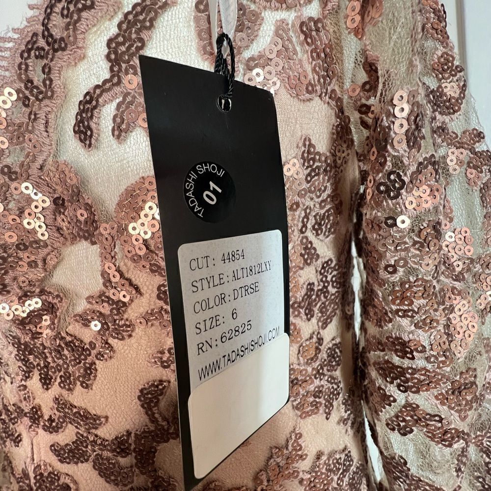 New BHLDN Tadashi Shoji Yvonne
Rose Gold
Sequined Lace Gown/ size 6 - Picture 6 of 8